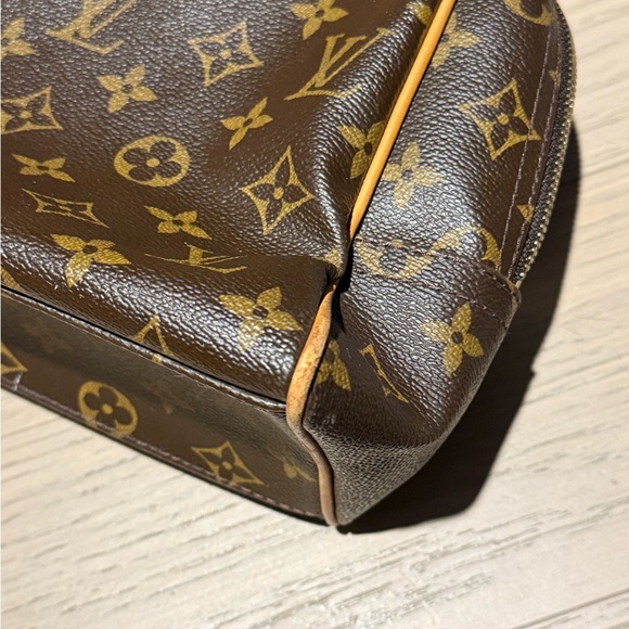Louis Vuitton Monogram Manhattan GM - Picture 15 of 15